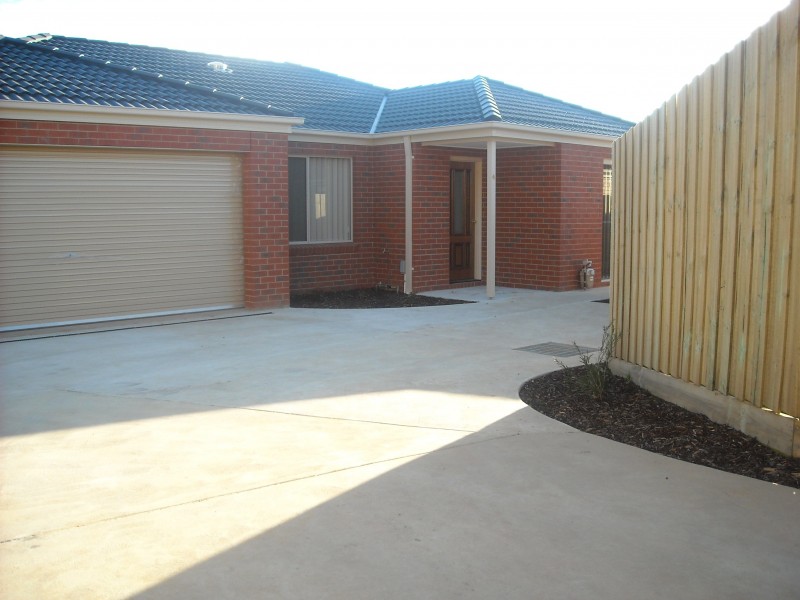 1/3-1/2 Hatfield Drive, Drouin VIC 3818