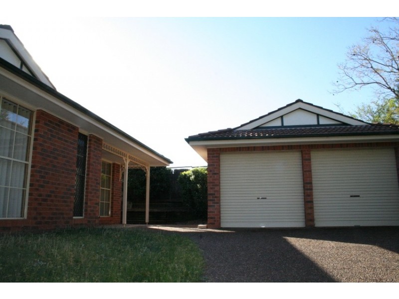 8 Continua Court, Wattle Grove NSW 2173