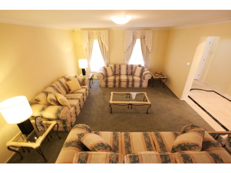 11 Valleyfield Court, Wattle Grove NSW 2173