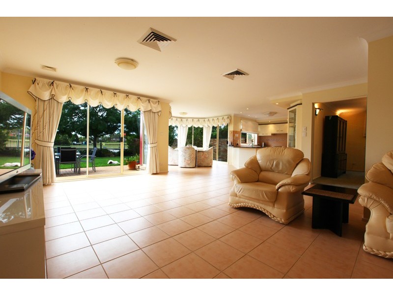 11 Valleyfield Court, Wattle Grove NSW 2173