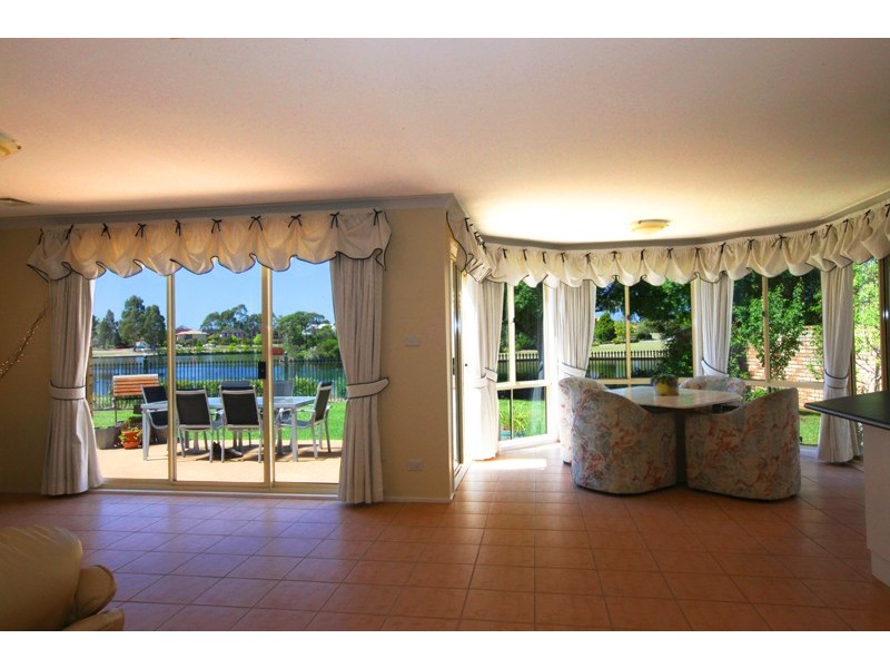 11 Valleyfield Court, Wattle Grove NSW 2173