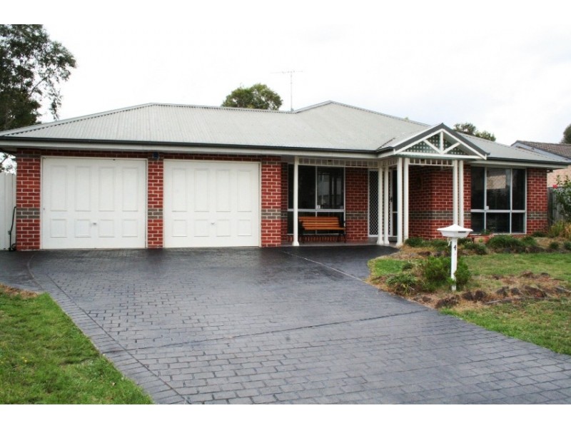 4 Martindale Court, Wattle Grove NSW 2173