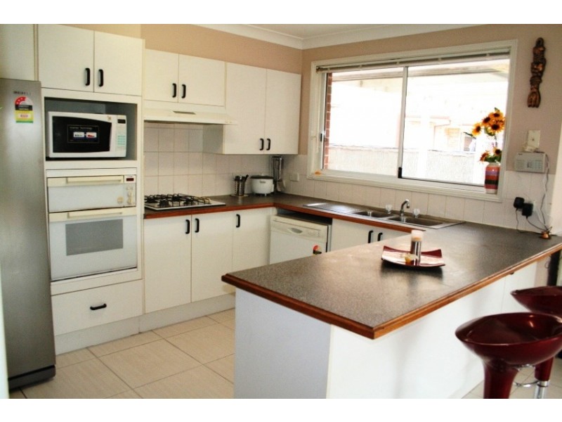 4 Martindale Court, Wattle Grove NSW 2173