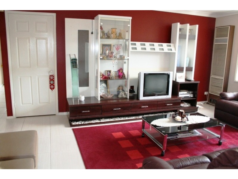 4 Martindale Court, Wattle Grove NSW 2173