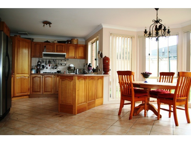 10 Quamby Court, Wattle Grove NSW 2173