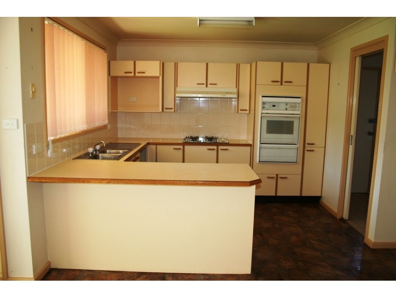 28 Claremont Court, Wattle Grove NSW 2173