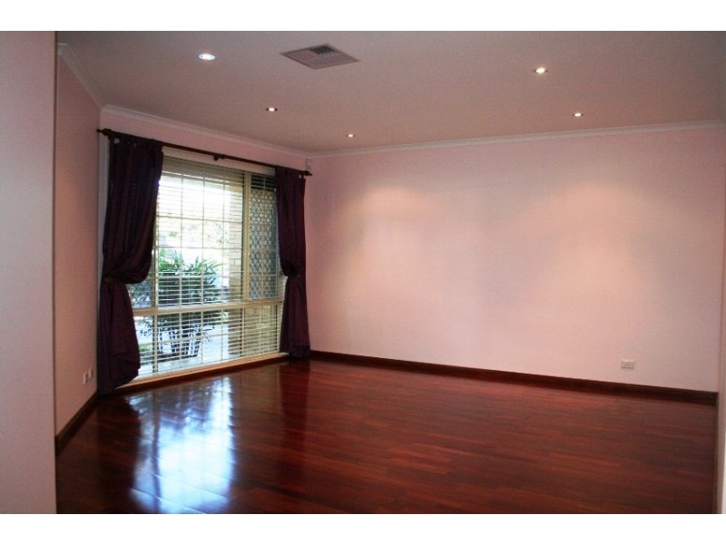 18 Burdekin Court, Wattle Grove NSW 2173