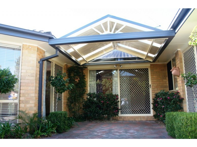 18 Burdekin Court, Wattle Grove NSW 2173