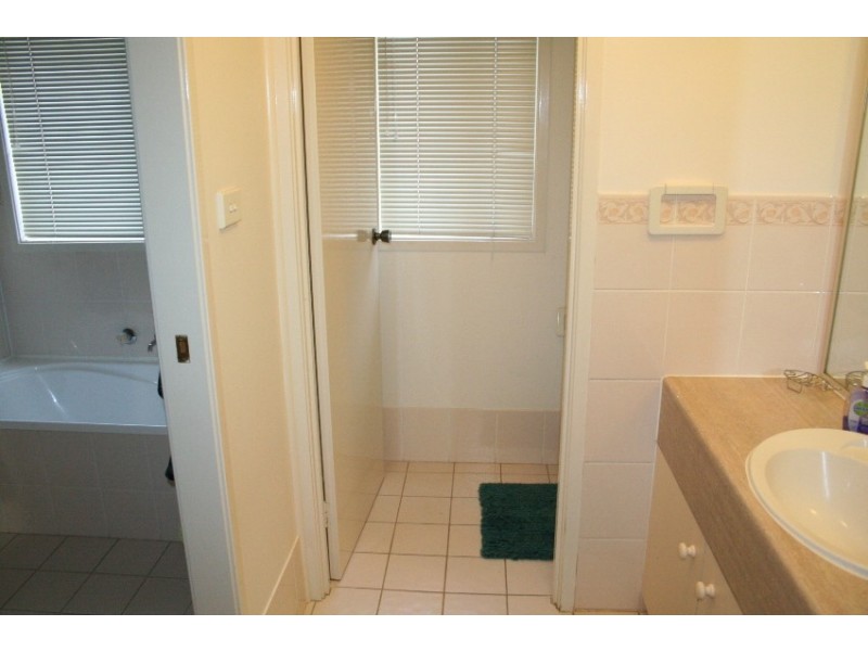 10 Gracemere Court, Wattle Grove NSW 2173