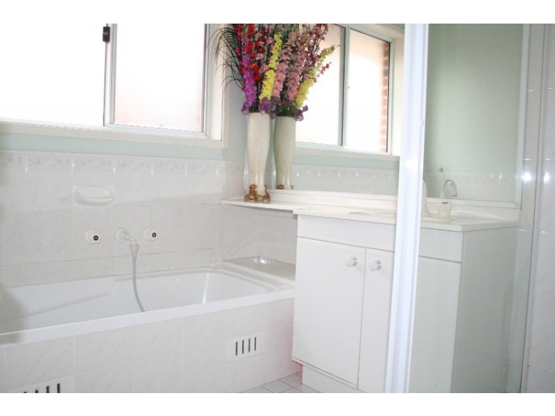 33 Burdekin Court, Wattle Grove NSW 2173