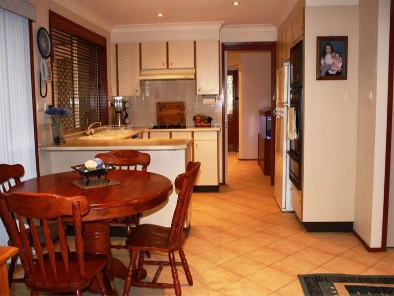 30 Paroo Court, Wattle Grove NSW 2173