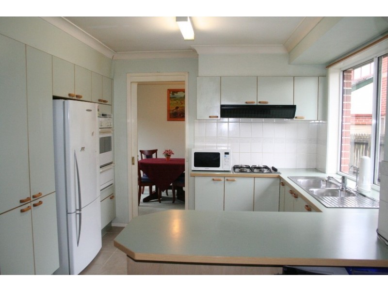 33 Burdekin Court, Wattle Grove NSW 2173