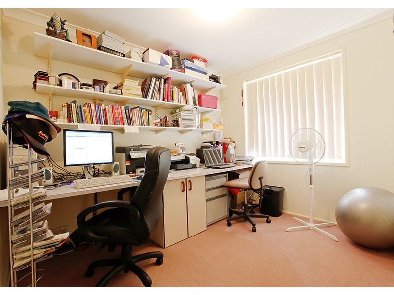 35 Somercotes Court, Wattle Grove NSW 2173