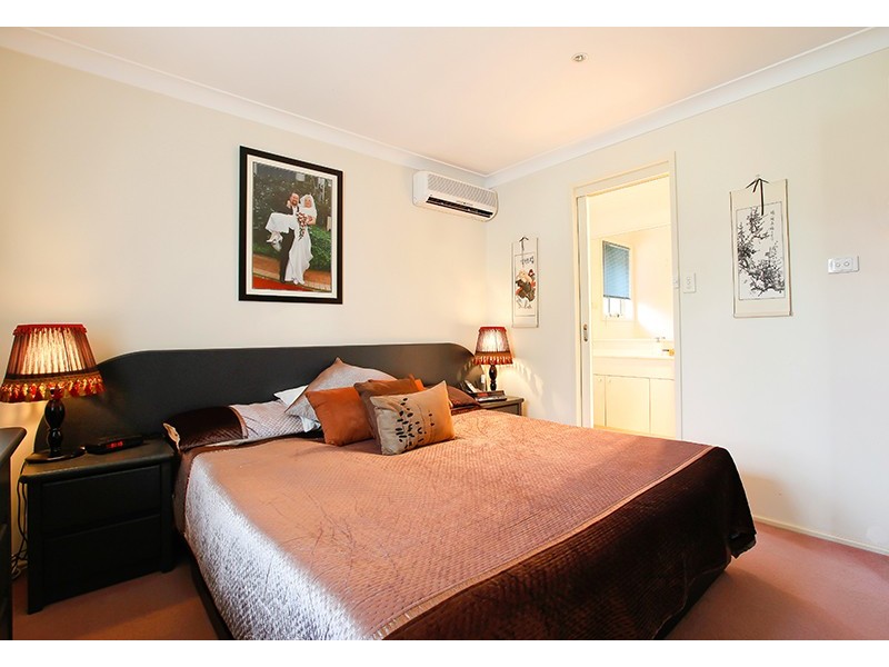 35 Somercotes Court, Wattle Grove NSW 2173