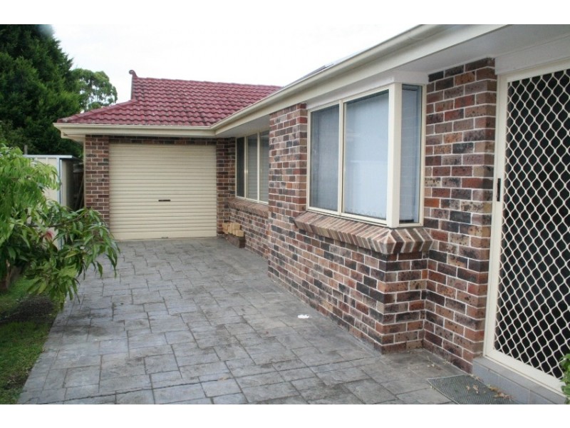 33 Daintree Drive, Wattle Grove NSW 2173