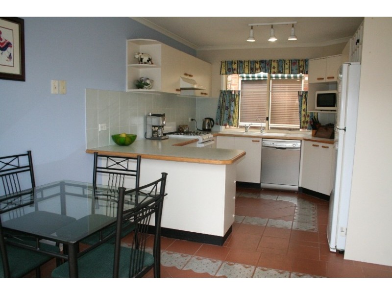 21 Hyde Park Court, Wattle Grove NSW 2173