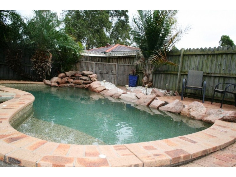 21 Hyde Park Court, Wattle Grove NSW 2173