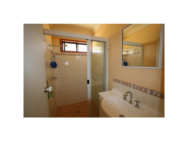 6 Bauer St, Lowood QLD 4311