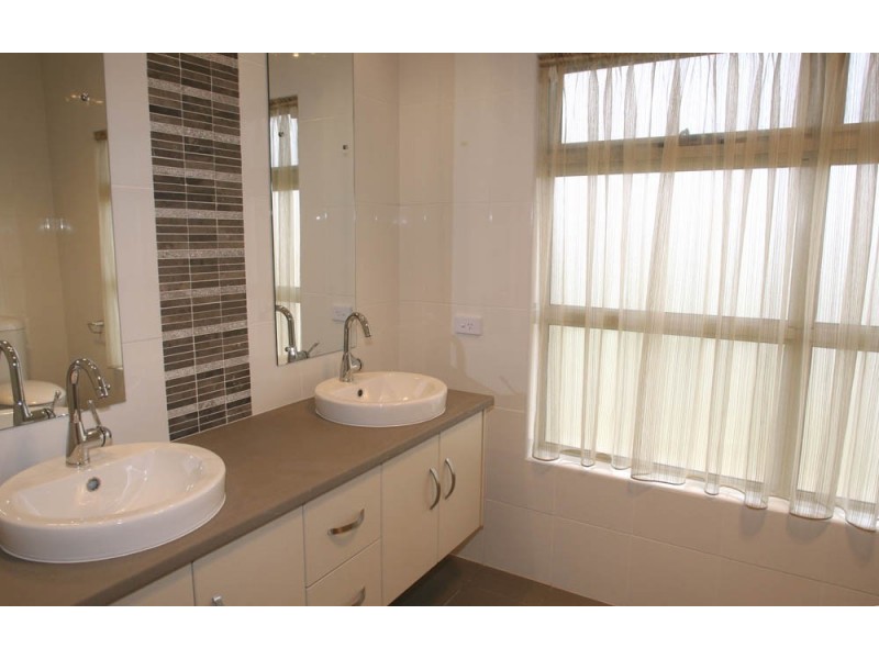 6 Plantation Avenue, Flagstaff Hill SA 5159