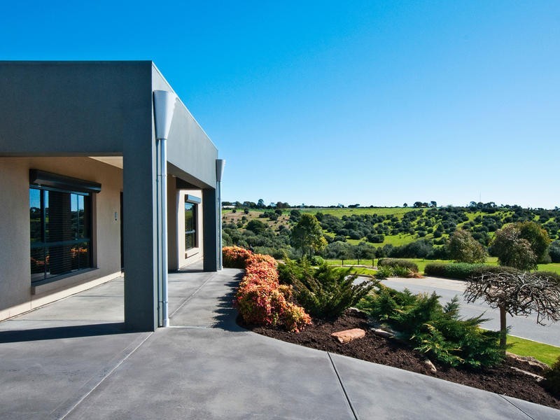 9 Plantation Avenue, Flagstaff Hill SA 5159