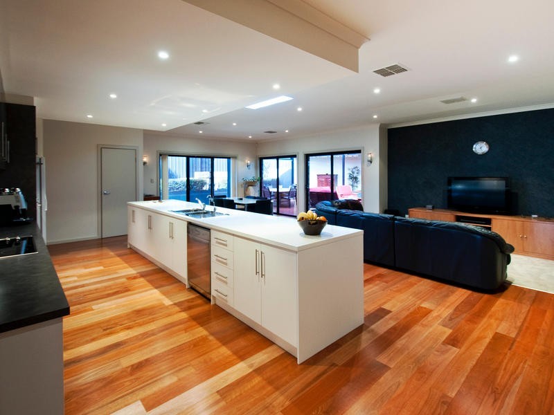 9 Plantation Avenue, Flagstaff Hill SA 5159