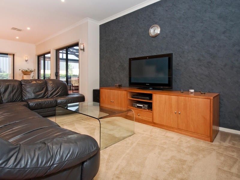 9 Plantation Avenue, Flagstaff Hill SA 5159