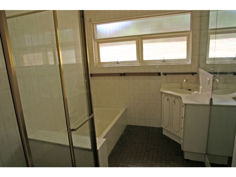 8 Glenwood Drive, Bellevue Heights SA 5050