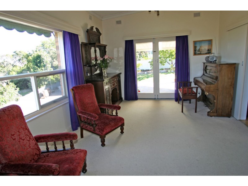 8 Glenwood Drive, Bellevue Heights SA 5050