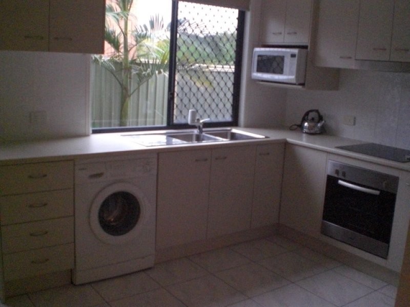 4 Deborah sT, Clontarf QLD 4019