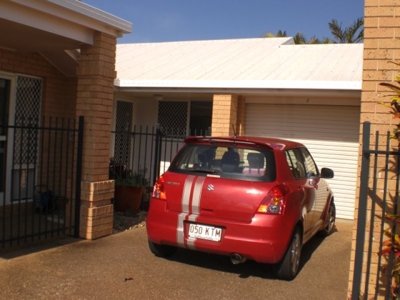 2/117 Prince Edward Parade, Scarborough QLD 4020