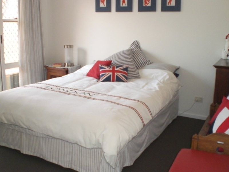 2/117 Prince Edward Parade, Scarborough QLD 4020