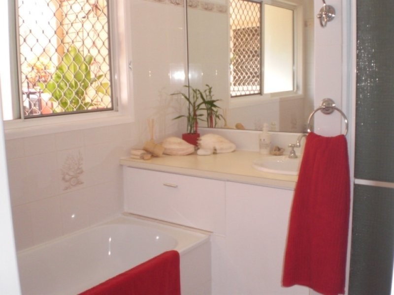 2/117 Prince Edward Parade, Scarborough QLD 4020
