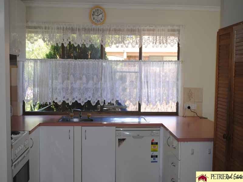 46 Kurwongbah Dr, Petrie QLD 4502