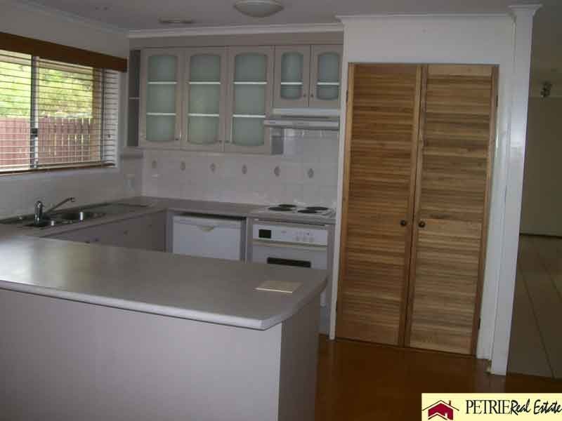 58 Belrose Av, Petrie QLD 4502