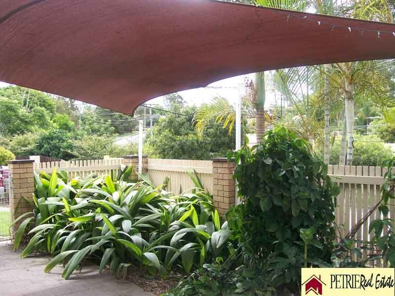 58 Belrose Av, Petrie QLD 4502