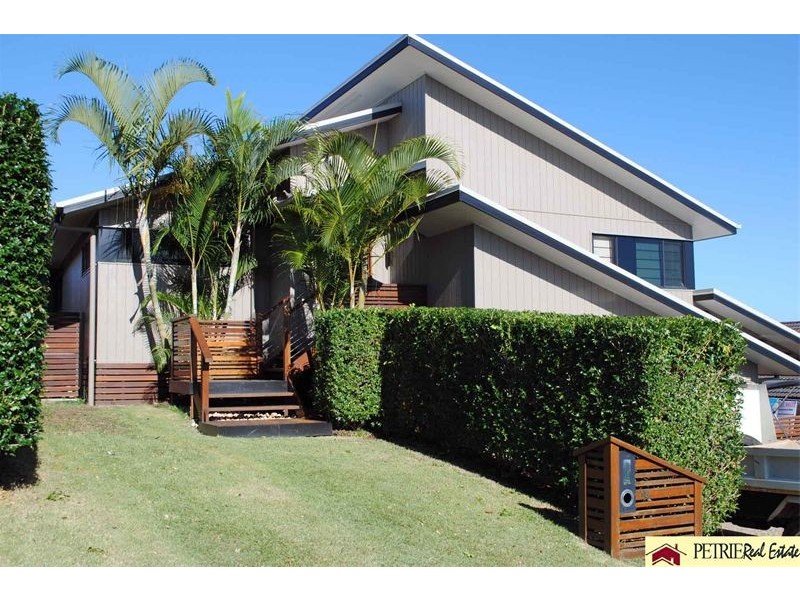15 Hopkins St, Petrie QLD 4502