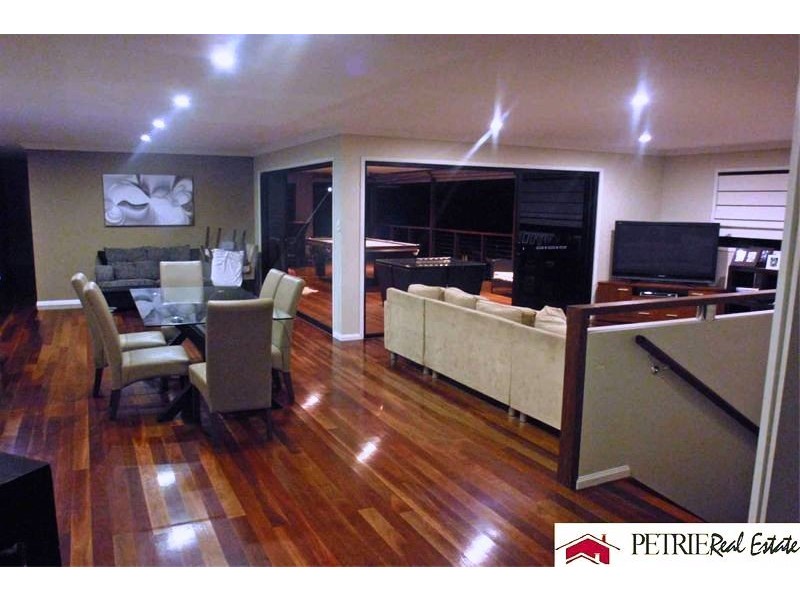 15 Hopkins St, Petrie QLD 4502