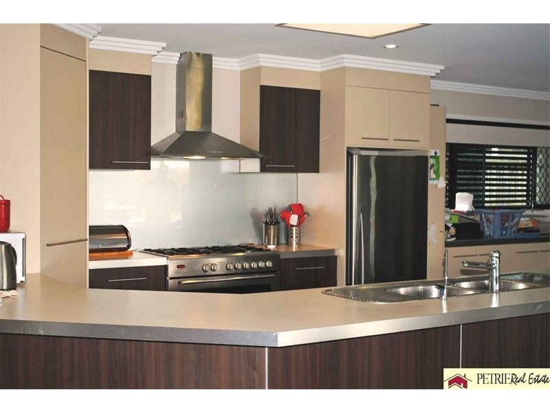 15 Hopkins St, Petrie QLD 4502