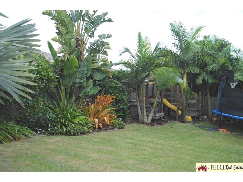 15 Hopkins St, Petrie QLD 4502