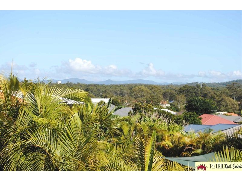 15 Hopkins St, Petrie QLD 4502