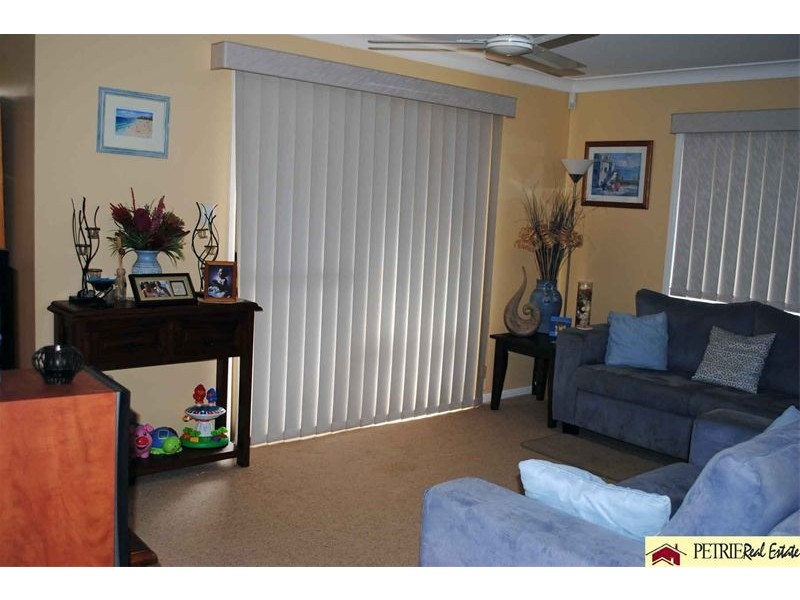 9 Kuring-Gai Chase, Petrie QLD 4502