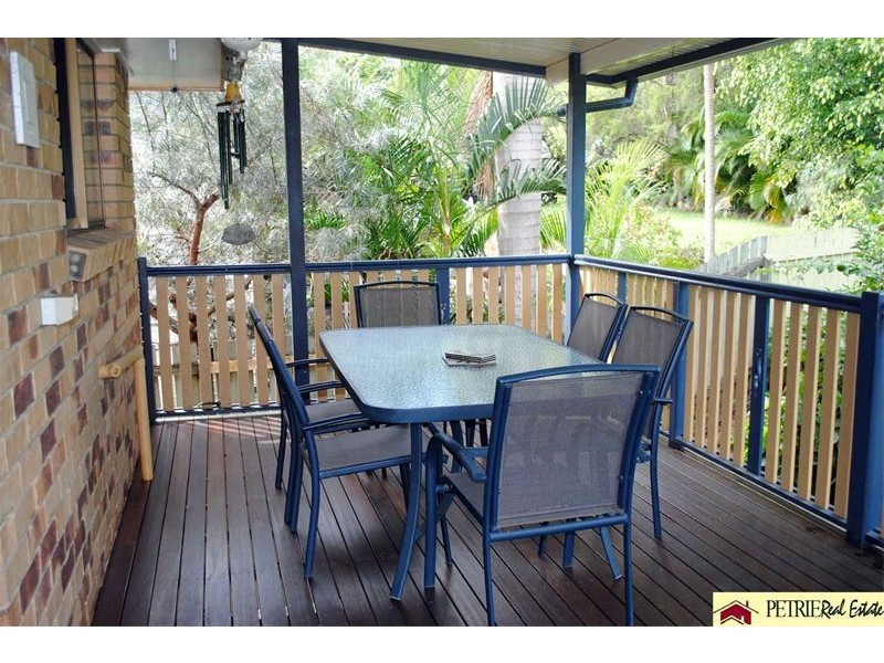 9 Kuring-Gai Chase, Petrie QLD 4502