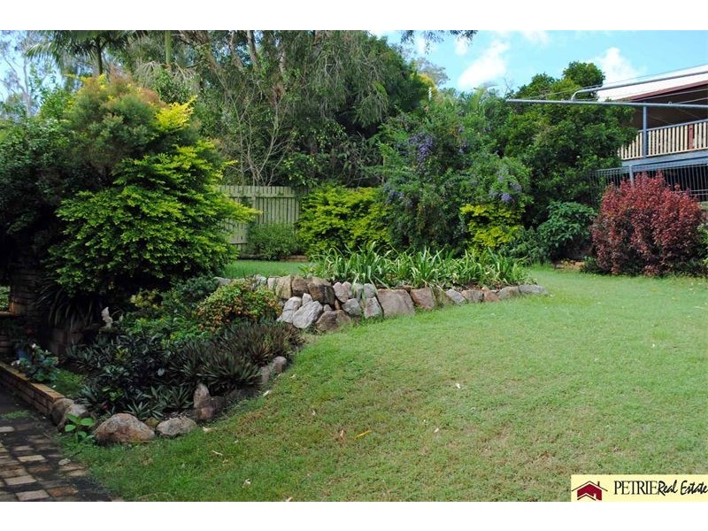 9 Kuring-Gai Chase, Petrie QLD 4502