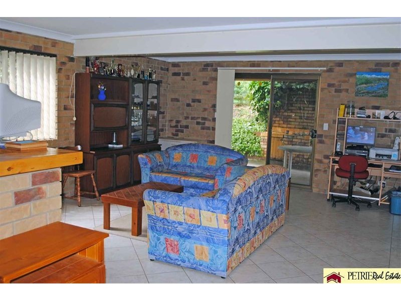 9 Kuring-Gai Chase, Petrie QLD 4502