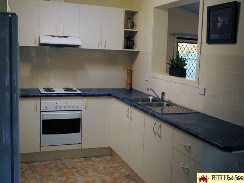 16 Woodlands Avenue, Petrie QLD 4502