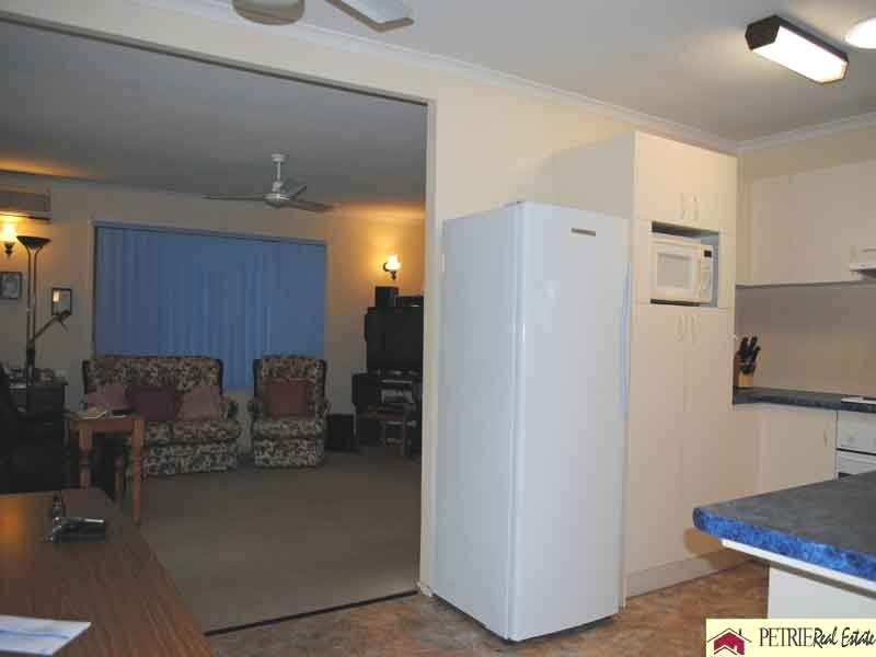 16 Woodlands Avenue, Petrie QLD 4502