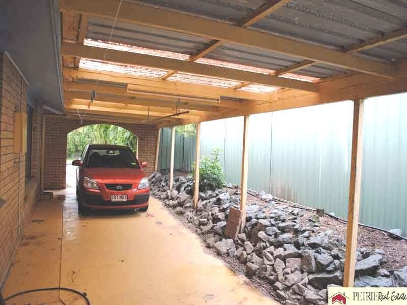 16 Woodlands Avenue, Petrie QLD 4502