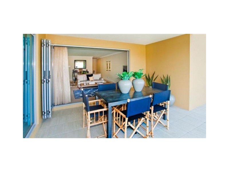 8-10 Georgina St, Woody Point QLD 4019