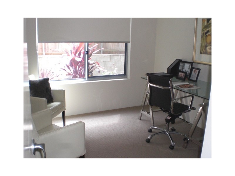 8-10 Georgina St, Woody Point QLD 4019