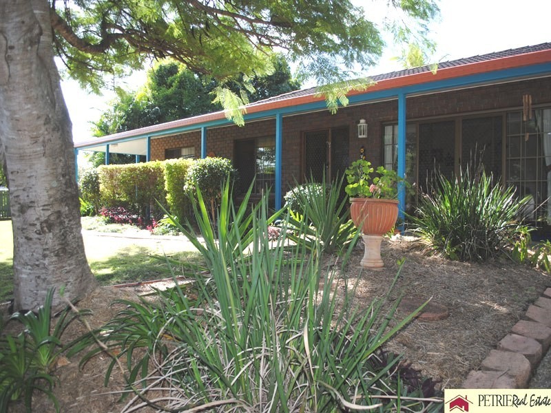 8 Brittainy St, Petrie QLD 4502